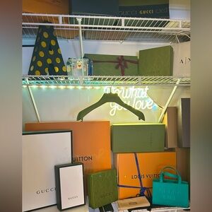 Meet your Posher, Mystique